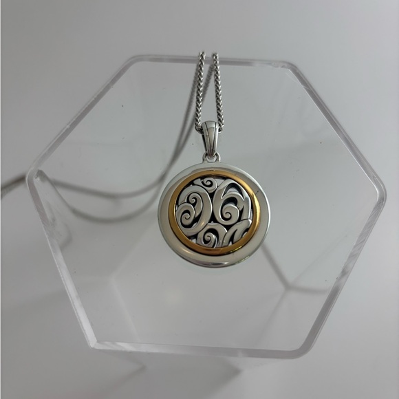 Spin Master Pendant Necklace - Picture 2 of 5